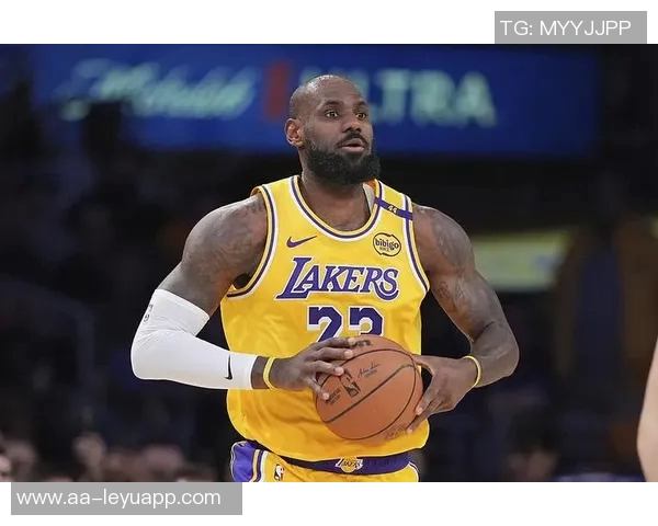 詹姆斯赛季首秀后身体状态良好期待恢复健康重返巅峰