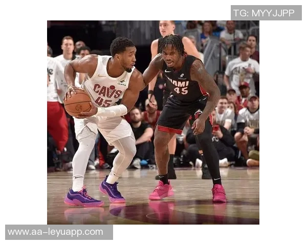 米切尔28投10中砍下28分15篮板8助攻神仙绝平三分令人叹为观止