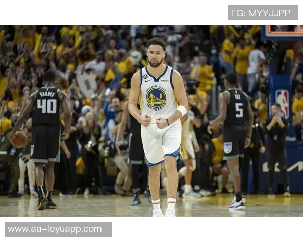 克莱首节短暂出战5分钟表现平平仅得4分助球队开局稳健 克莱首节短暂出战5分钟表现平平仅得4分助球队开局稳健